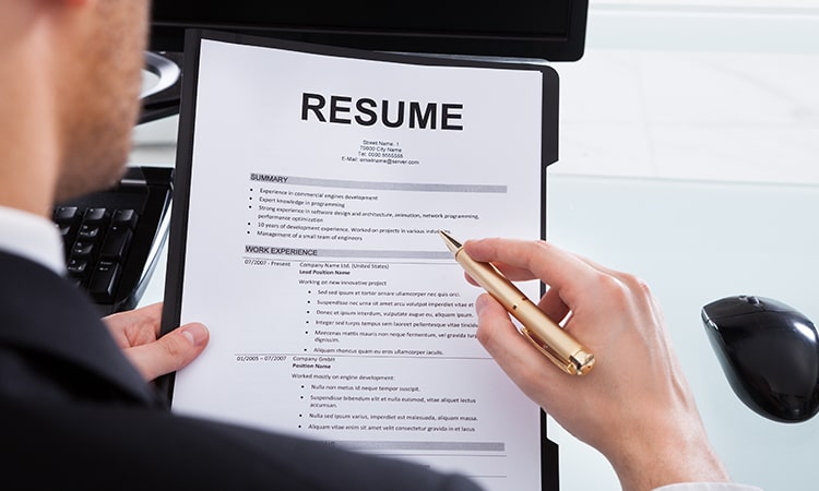 How to Build a Strong Resume That Gets Noticed